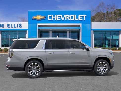 New 2026 Chevrolet Suburban Premier image 6