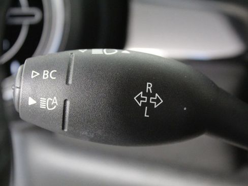 Used 2023 MINI Cooper 2-Door Hardtop w/ Signature Upholstery Package image 31