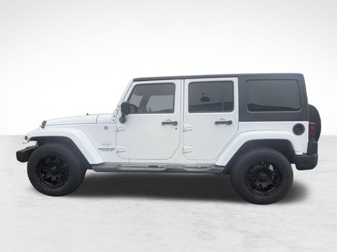 Used 2013 Jeep Wrangler Unlimited Sahara image 2
