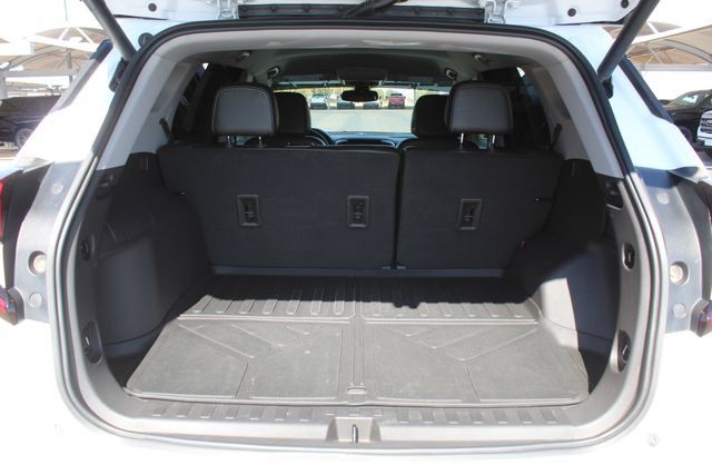 Used 2024 GMC Terrain SLT w/ Infotainment Package II FWD image 5