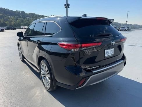 Used 2023 Toyota Highlander Platinum AWD/4WD image 5