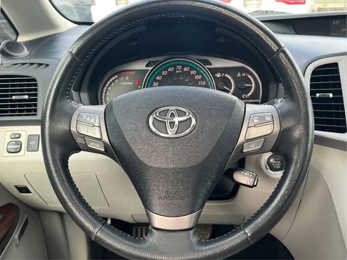 Used 2010 Toyota Venza AWD image 17