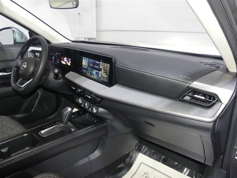 Used 2025 Nissan Kicks SV AWD/4WD image 24
