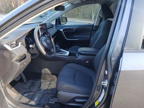 Used 2024 Toyota RAV4 LE image 9