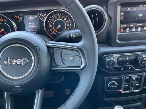Used 2023 Jeep Gladiator Sport AWD/4WD image 20