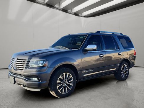 Used 2017 Lincoln Navigator Select image 1