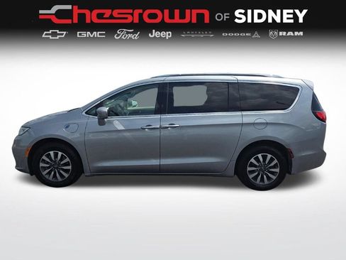 Used 2021 Chrysler Pacifica Touring-L FWD image 8