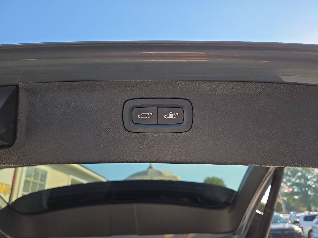 Used 2023 Volvo XC90 B5 Core AWD/4WD image 8