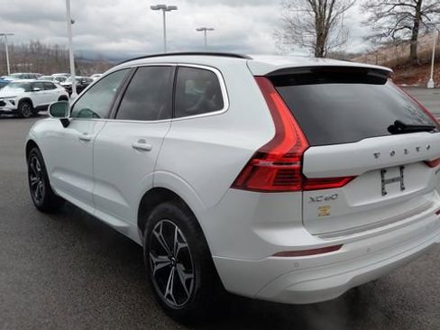 Used 2022 Volvo XC60 B5 Momentum w/ Climate Package image 6