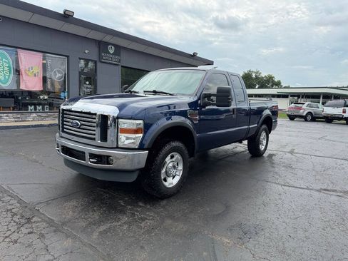 Used 2010 Ford F250 XLT AWD/4WD image 2
