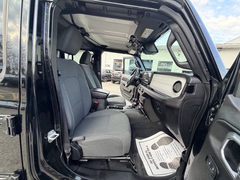 Used 2024 Jeep Wrangler Unlimited w/ Convenience Group AWD/4WD image 17
