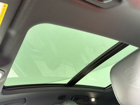 Certified 2026 Porsche Macan image 16