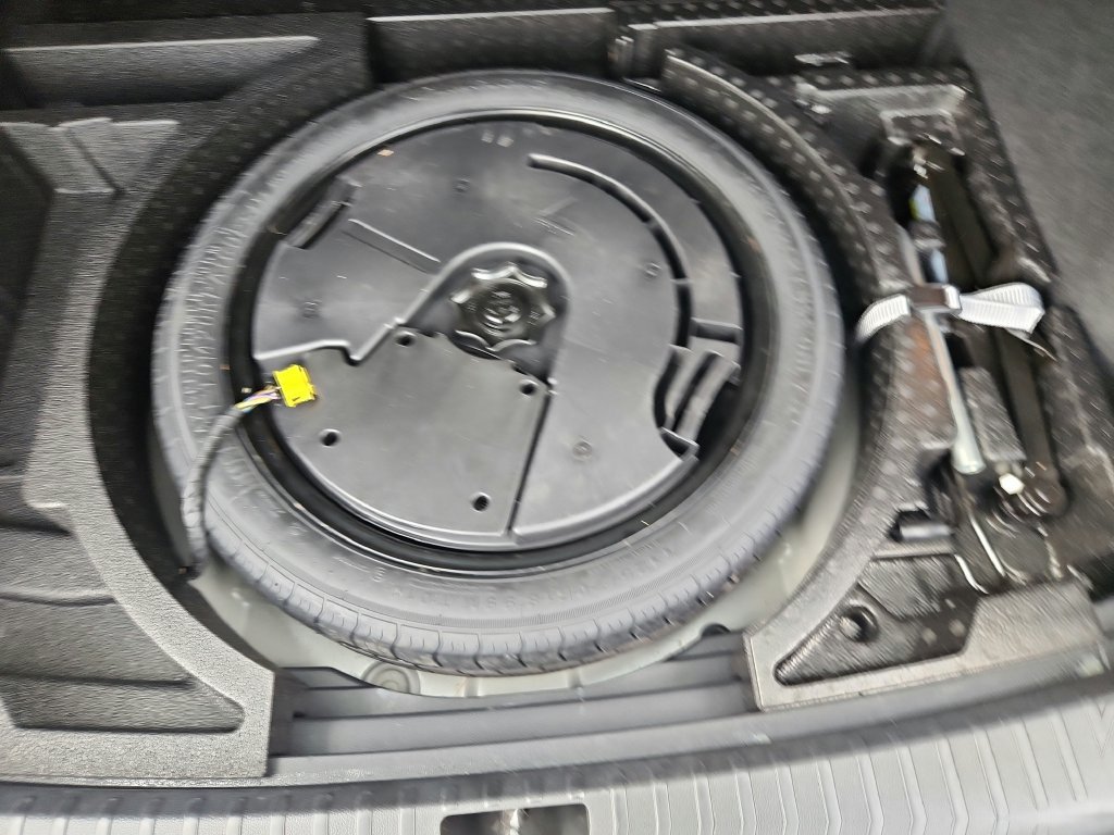 Certified 2023 Volkswagen Taos SEL AWD/4WD image 32