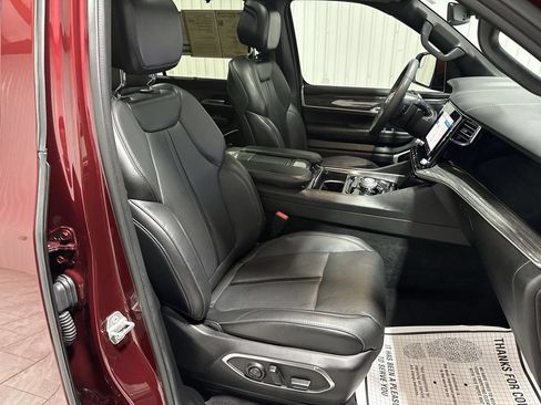 Used 2022 Jeep Wagoneer Series III w/ Premium Group I RWD image 29