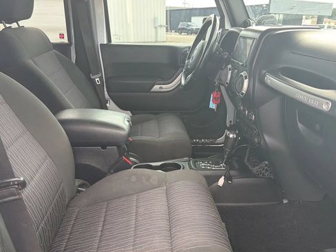 Used 2012 Jeep Wrangler Unlimited Sahara w/ Dual Top Group AWD/4WD image 32