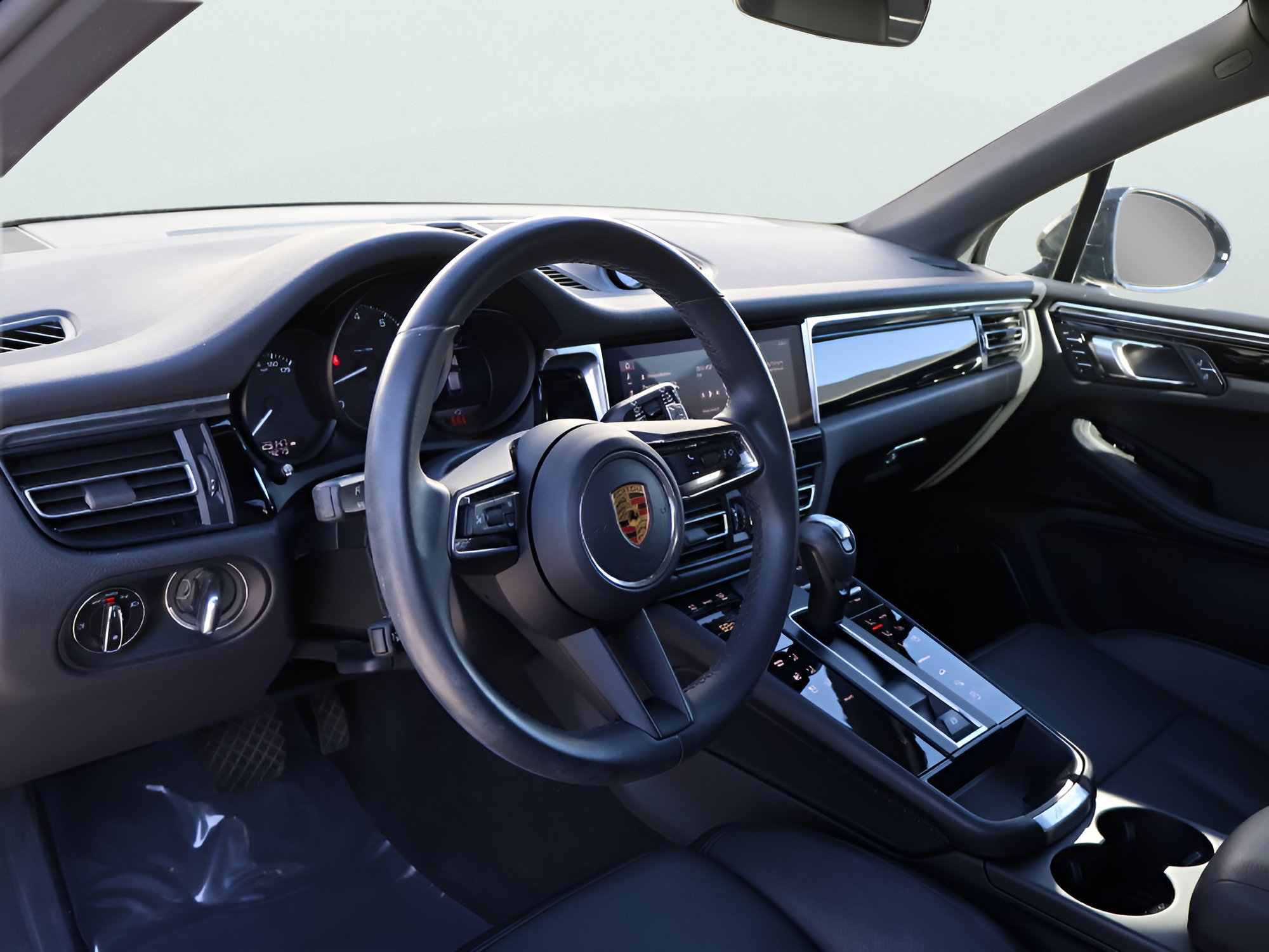 Used 2023 Porsche Macan Turbo AWD/4WD image 18