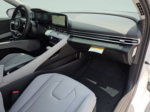 New 2026 Hyundai Elantra Limited FWD image 17