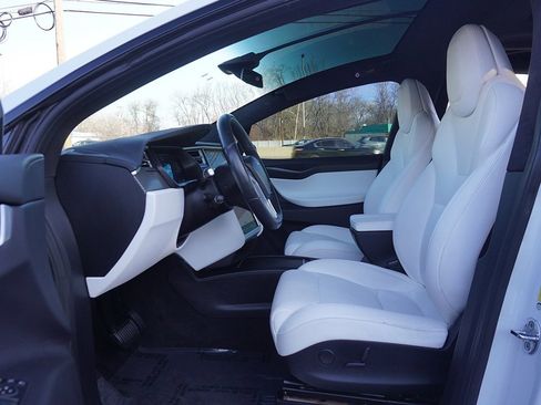 Used 2018 Tesla Model X 100D image 28