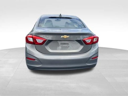 Used 2018 Chevrolet Cruze LT w/ Sun And Sound Package FWD image 6