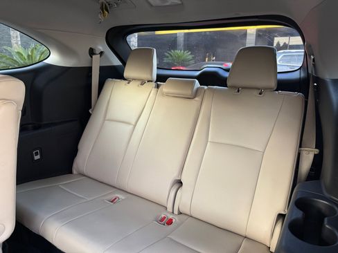 Used 2021 Toyota Highlander XLE image 17