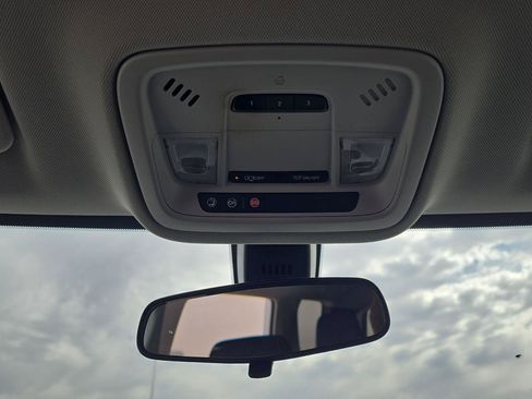 Used 2018 Chevrolet Traverse LT FWD image 15