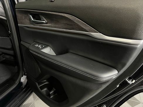 Used 2024 Jeep Grand Cherokee Limited w/ Luxury Tech Group II image 32