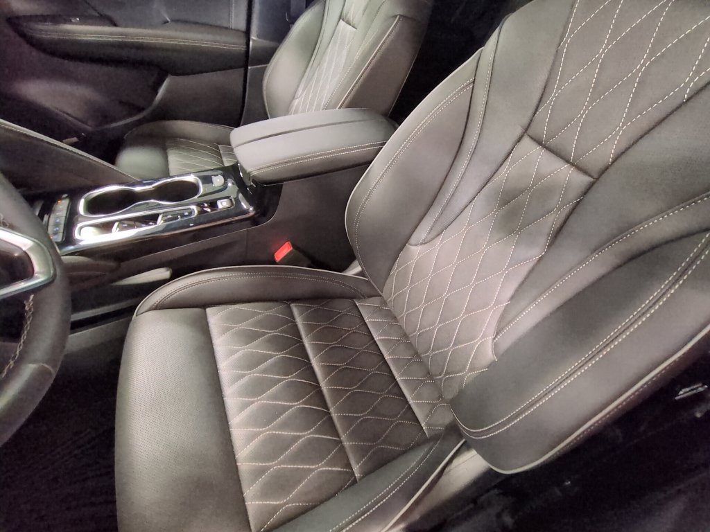 Used 2023 Buick Envision Avenir AWD/4WD image 11