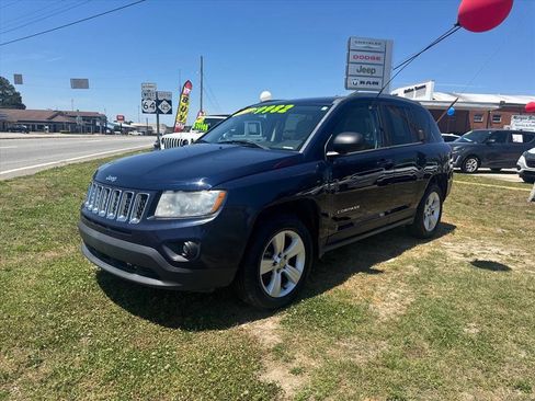 Used 2013 Jeep Compass Latitude w/ Sun/Sound Group FWD image 3