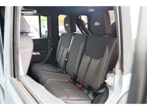 Used 2014 Jeep Wrangler Unlimited Rubicon AWD/4WD image 17