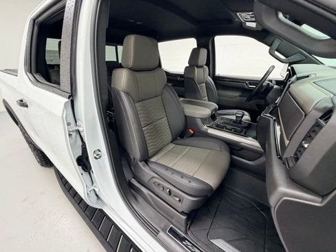 Certified 2025 Chevrolet Silverado 1500 ZR2 w/ Dark Appearance Package image 31