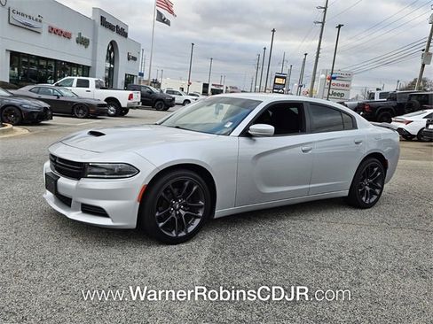 Used 2019 Dodge Charger SXT image 3