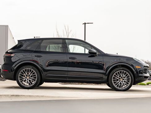 Used 2021 Porsche Cayenne image 3