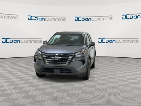Used 2024 Nissan Rogue SV FWD image 3
