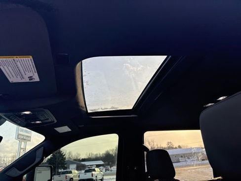 Used 2025 Chevrolet Silverado 2500 ZR2 w/ Technology Package image 8