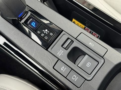 Certified 2024 Toyota Prius XLE image 21