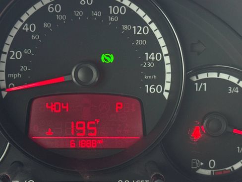 Used 2015 Volkswagen Beetle 1.8T Classic FWD image 22