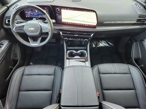 Used 2025 Chevrolet Traverse High Country FWD image 29