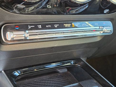 Used 2025 Mercedes-Benz GLA 250 image 25