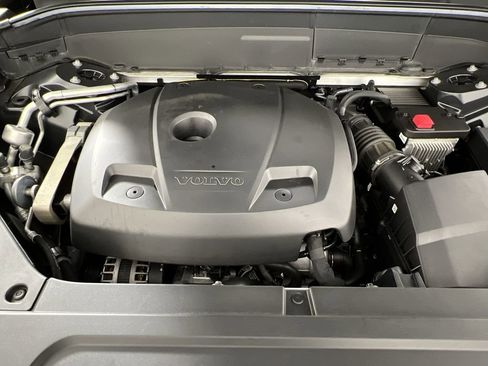 Used 2021 Volvo XC90 T6 Momentum w/ Protection Package Premier image 15