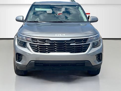 Used 2024 Kia Seltos LX AWD/4WD image 2