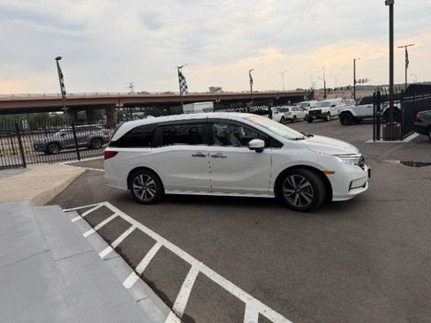 Used 2023 Honda Odyssey Touring image 17