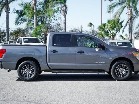 Used 2022 Nissan Titan SV image 11