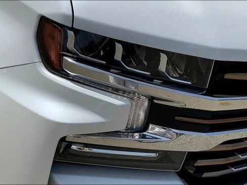 Used 2021 Chevrolet Silverado 1500 High Country w/ Technology Package image 28