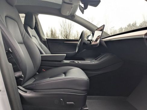 Used 2022 Tesla Model Y Long Range image 28