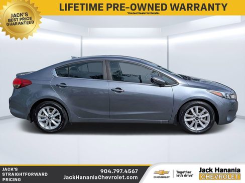 Used 2017 Kia Forte S w/ S Technology Package FWD image 2