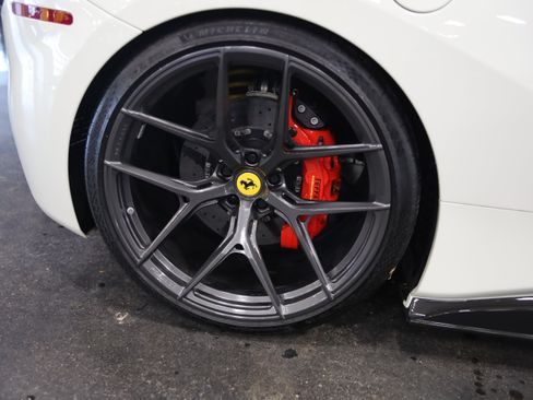 Used 2018 Ferrari 488 GTB RWD image 11
