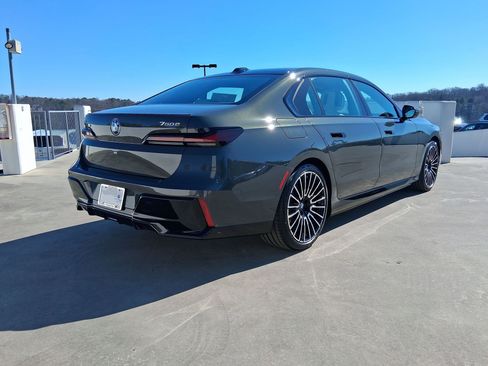 New 2026 BMW 750e xDrive image 8