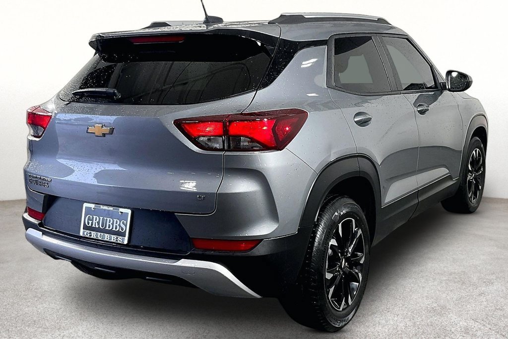 Used 2023 Chevrolet TrailBlazer LT FWD image 2