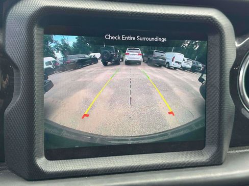 Used 2020 Jeep Wrangler Unlimited Sahara AWD/4WD image 27