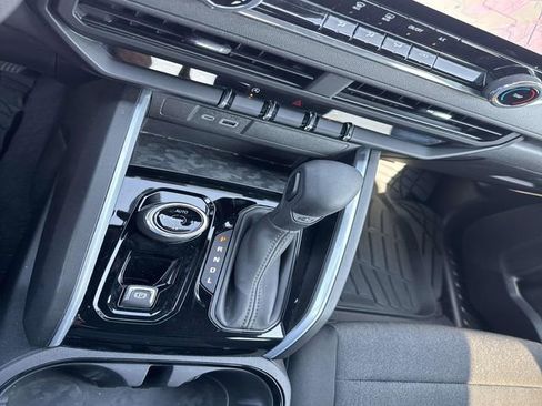 Used 2024 Chevrolet Colorado Trail Boss w/ Technology Package image 16